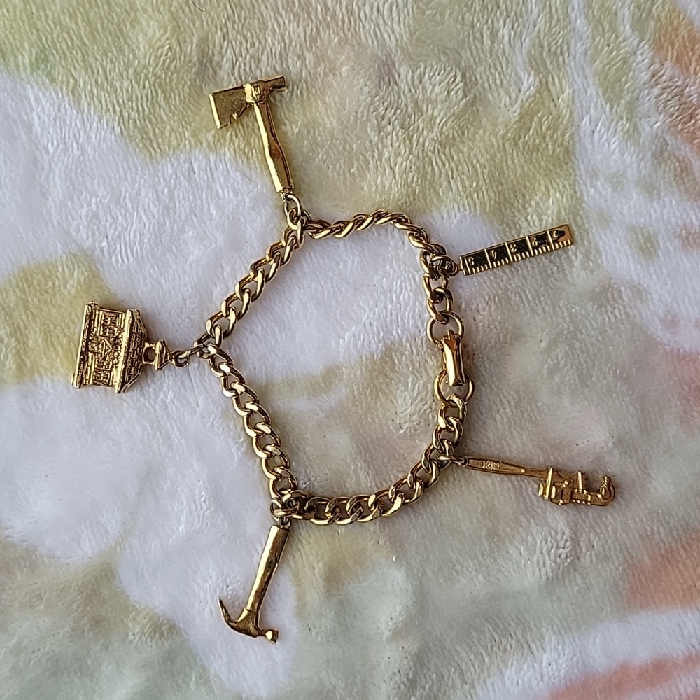 Coro vintage Gold Charm Bracelet